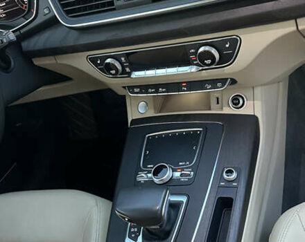 Серый Ауди Ку 5, объемом двигателя 1.98 л и пробегом 116 тыс. км за 29300 $, фото 8 на Automoto.ua