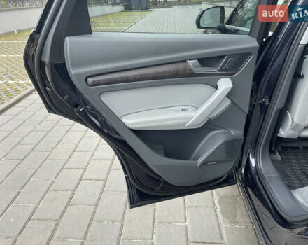 Сірий Ауді Ку 5, об'ємом двигуна 2 л та пробігом 300 тис. км за 19900 $, фото 39 на Automoto.ua