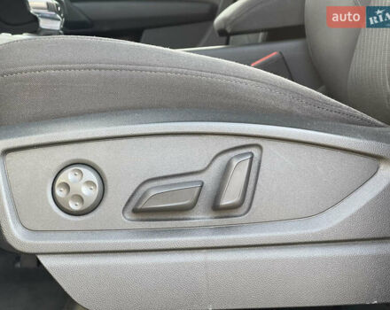 Серый Ауди Ку 5, объемом двигателя 1.97 л и пробегом 204 тыс. км за 28400 $, фото 29 на Automoto.ua