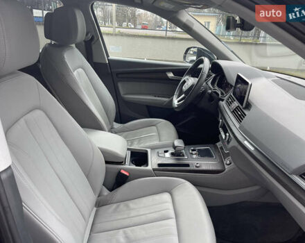 Сірий Ауді Ку 5, об'ємом двигуна 2 л та пробігом 300 тис. км за 19900 $, фото 29 на Automoto.ua