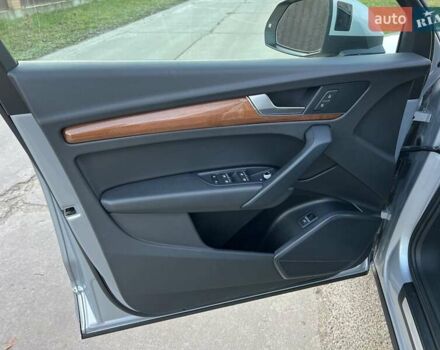 Сірий Ауді Ку 5, об'ємом двигуна 2 л та пробігом 77 тис. км за 28900 $, фото 9 на Automoto.ua