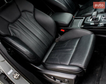 Сірий Ауді Ку 5, об'ємом двигуна 2 л та пробігом 149 тис. км за 31000 $, фото 84 на Automoto.ua