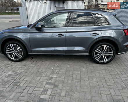 Серый Ауди Ку 5, объемом двигателя 2 л и пробегом 204 тыс. км за 29500 $, фото 2 на Automoto.ua