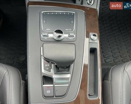 Серый Ауди Ку 5, объемом двигателя 0 л и пробегом 104 тыс. км за 27500 $, фото 42 на Automoto.ua