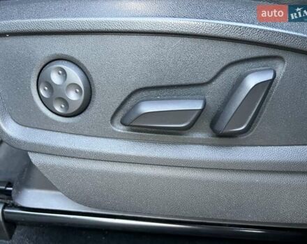 Сірий Ауді Ку 5, об'ємом двигуна 2 л та пробігом 77 тис. км за 28900 $, фото 11 на Automoto.ua