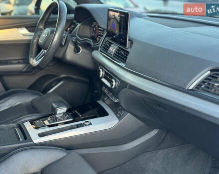 Серый Ауди Ку 5, объемом двигателя 1.97 л и пробегом 215 тыс. км за 39000 $, фото 29 на Automoto.ua