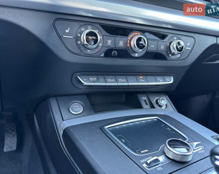 Серый Ауди Ку 5, объемом двигателя 1.97 л и пробегом 170 тыс. км за 32000 $, фото 24 на Automoto.ua