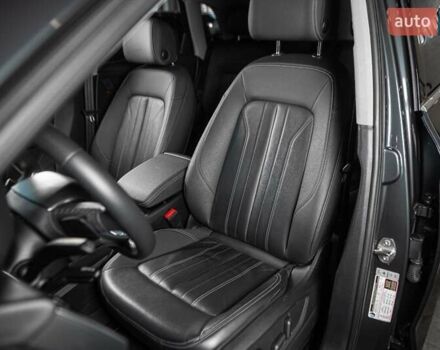 Серый Ауди Ку 5, объемом двигателя 1.98 л и пробегом 42 тыс. км за 36900 $, фото 4 на Automoto.ua