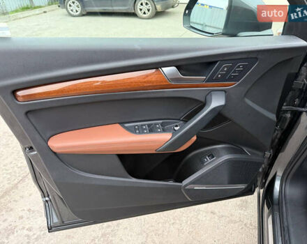 Серый Ауди Ку 5, объемом двигателя 1.98 л и пробегом 67 тыс. км за 40500 $, фото 12 на Automoto.ua