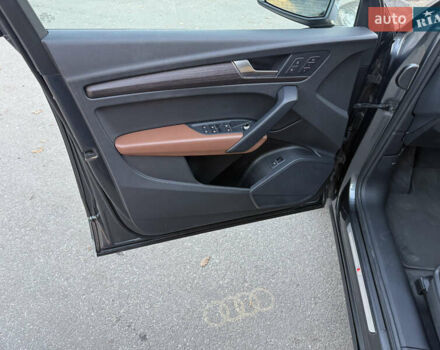 Серый Ауди Ку 5, объемом двигателя 1.98 л и пробегом 56 тыс. км за 37000 $, фото 13 на Automoto.ua