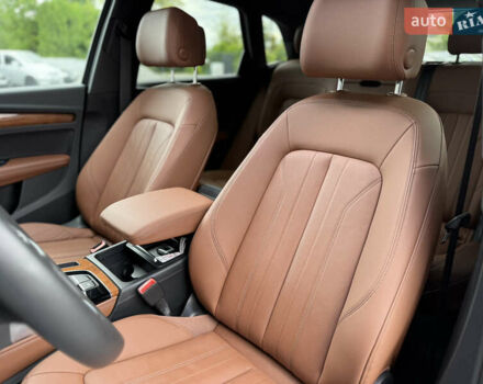 Сірий Ауді Ку 5, об'ємом двигуна 2 л та пробігом 23 тис. км за 39900 $, фото 82 на Automoto.ua