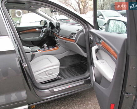 Серый Ауди Ку 5, объемом двигателя 1.98 л и пробегом 22 тыс. км за 44500 $, фото 84 на Automoto.ua