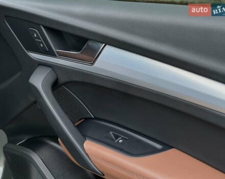 Серый Ауди Ку 5, объемом двигателя 2 л и пробегом 18 тыс. км за 36999 $, фото 88 на Automoto.ua