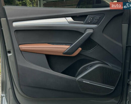 Серый Ауди Ку 5, объемом двигателя 2 л и пробегом 18 тыс. км за 36999 $, фото 41 на Automoto.ua