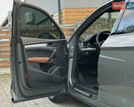 Серый Ауди Ку 5, объемом двигателя 2 л и пробегом 18 тыс. км за 36999 $, фото 40 на Automoto.ua