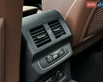 Серый Ауди Ку 5, объемом двигателя 2 л и пробегом 18 тыс. км за 36999 $, фото 75 на Automoto.ua