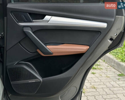 Серый Ауди Ку 5, объемом двигателя 2 л и пробегом 18 тыс. км за 36999 $, фото 81 на Automoto.ua