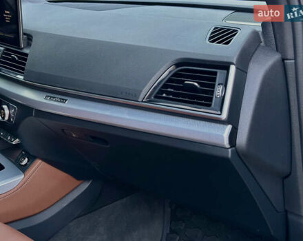 Серый Ауди Ку 5, объемом двигателя 2 л и пробегом 18 тыс. км за 36999 $, фото 98 на Automoto.ua