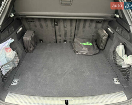 Сірий Ауді Ку 5, об'ємом двигуна 1.98 л та пробігом 12 тис. км за 58100 $, фото 31 на Automoto.ua