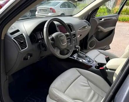 Серый Ауди Ку 5, объемом двигателя 2 л и пробегом 253 тыс. км за 12500 $, фото 1 на Automoto.ua