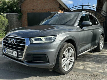 Ауді Ку 5 2017 у Каменце-Подольском на Automoto.ua Сірий Ауді Ку 5, об'ємом двигуна 1.98 л та пробігом 133 тис. км за 27200 $, фото 1 на Automoto.ua