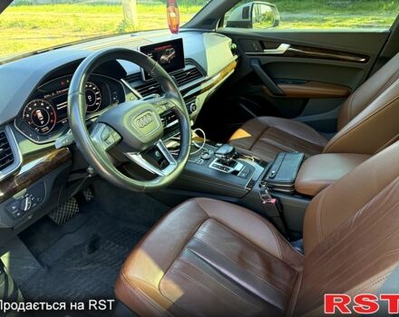 Серый Ауди Ку 5, объемом двигателя 2 л и пробегом 126 тыс. км за 28000 $, фото 1 на Automoto.ua