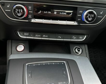 Синій Ауді Ку 5, об'ємом двигуна 3 л та пробігом 120 тис. км за 28600 $, фото 12 на Automoto.ua