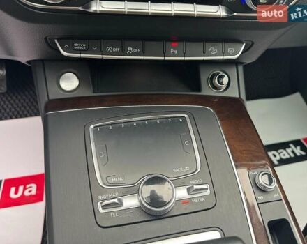 Синій Ауді Ку 5, об'ємом двигуна 2 л та пробігом 115 тис. км за 29790 $, фото 32 на Automoto.ua