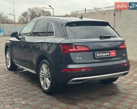 Синій Ауді Ку 5, об'ємом двигуна 2 л та пробігом 115 тис. км за 29790 $, фото 4 на Automoto.ua