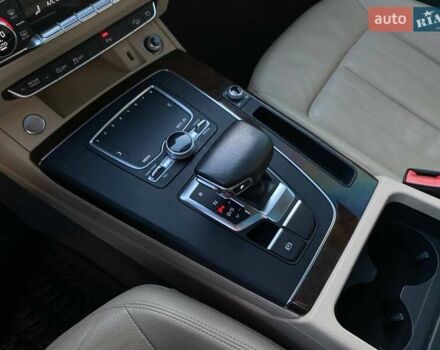 Синій Ауді Ку 5, об'ємом двигуна 2 л та пробігом 157 тис. км за 24900 $, фото 19 на Automoto.ua