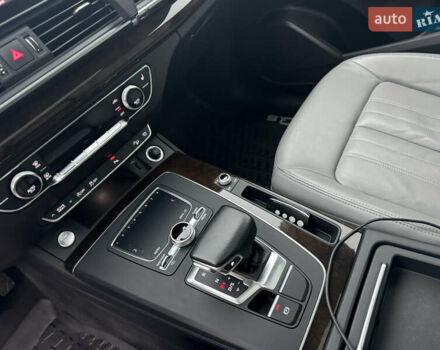 Синій Ауді Ку 5, об'ємом двигуна 2 л та пробігом 127 тис. км за 30000 $, фото 26 на Automoto.ua