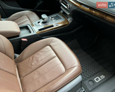 Синій Ауді Ку 5, об'ємом двигуна 2 л та пробігом 104 тис. км за 24999 $, фото 30 на Automoto.ua