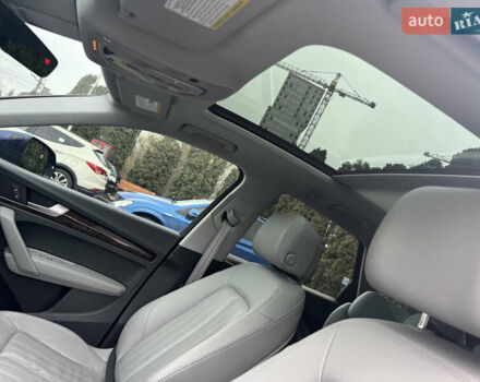 Синій Ауді Ку 5, об'ємом двигуна 2 л та пробігом 127 тис. км за 30000 $, фото 25 на Automoto.ua