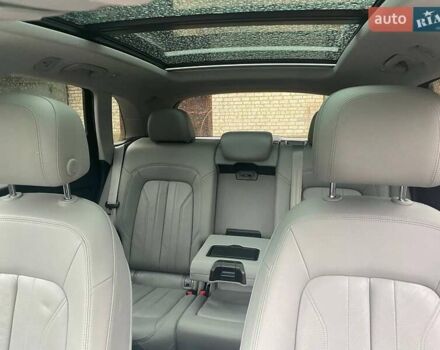 Синій Ауді Ку 5, об'ємом двигуна 2 л та пробігом 150 тис. км за 21999 $, фото 23 на Automoto.ua