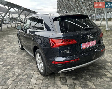 Синій Ауді Ку 5, об'ємом двигуна 2 л та пробігом 104 тис. км за 24999 $, фото 5 на Automoto.ua