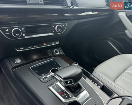 Синій Ауді Ку 5, об'ємом двигуна 2 л та пробігом 127 тис. км за 30000 $, фото 27 на Automoto.ua