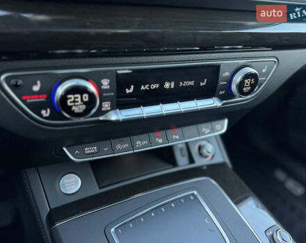 Синій Ауді Ку 5, об'ємом двигуна 2 л та пробігом 176 тис. км за 24499 $, фото 31 на Automoto.ua