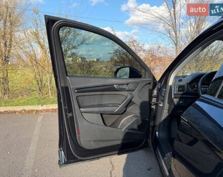 Синій Ауді Ку 5, об'ємом двигуна 1.98 л та пробігом 130 тис. км за 28000 $, фото 35 на Automoto.ua