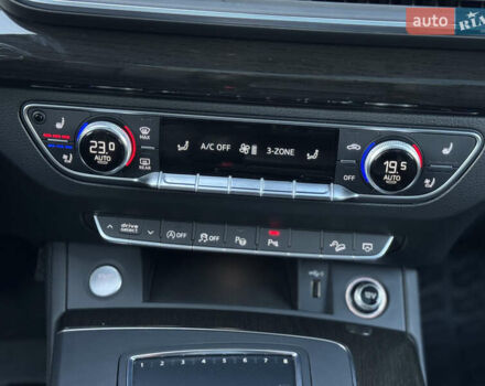 Синій Ауді Ку 5, об'ємом двигуна 2 л та пробігом 176 тис. км за 24499 $, фото 50 на Automoto.ua