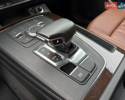 Синій Ауді Ку 5, об'ємом двигуна 2 л та пробігом 85 тис. км за 24900 $, фото 50 на Automoto.ua