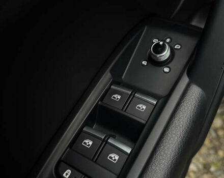 Синій Ауді Ку 5, об'ємом двигуна 1.98 л та пробігом 48 тис. км за 32800 $, фото 43 на Automoto.ua