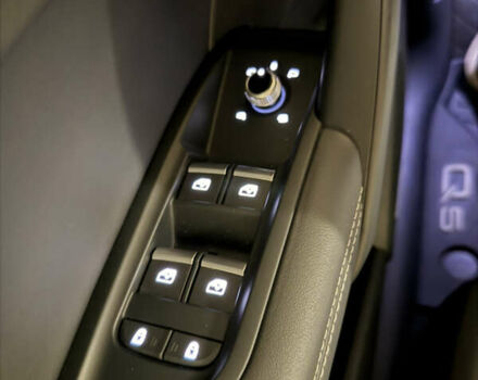 Синий Ауди Ку 5, объемом двигателя 1.98 л и пробегом 15 тыс. км за 41000 $, фото 31 на Automoto.ua