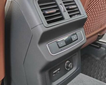 Синій Ауді Ку 5, об'ємом двигуна 2 л та пробігом 42 тис. км за 39700 $, фото 44 на Automoto.ua