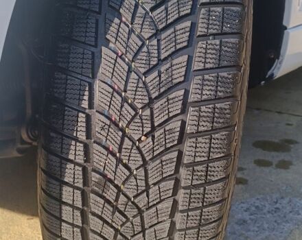 Білий Ауді Ку 7, об'ємом двигуна 4.2 л та пробігом 243 тис. км за 25490 $, фото 11 на Automoto.ua