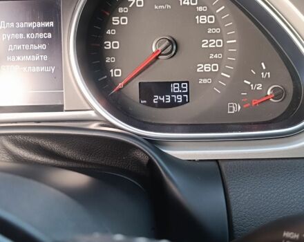 Білий Ауді Ку 7, об'ємом двигуна 4.2 л та пробігом 243 тис. км за 25490 $, фото 12 на Automoto.ua