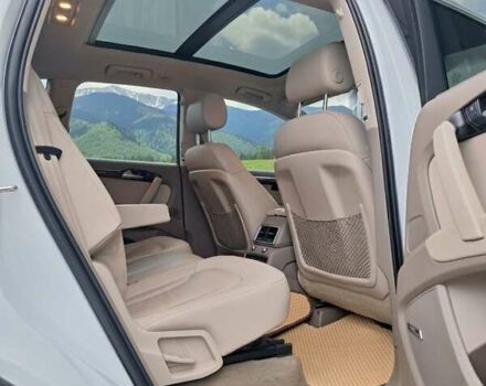 Білий Ауді Ку 7, об'ємом двигуна 3 л та пробігом 228 тис. км за 17000 $, фото 16 на Automoto.ua