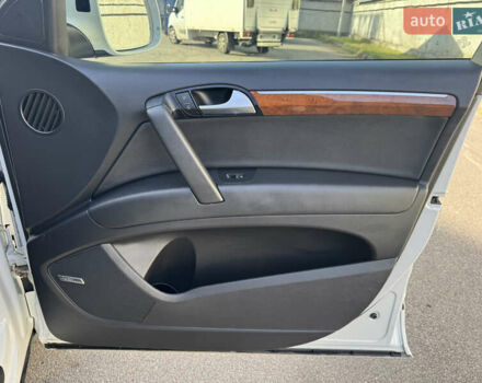 Белый Ауди Ку 7, объемом двигателя 3 л и пробегом 157 тыс. км за 15500 $, фото 12 на Automoto.ua