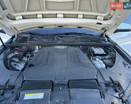 Білий Ауді Ку 7, об'ємом двигуна 2 л та пробігом 169 тис. км за 24999 $, фото 38 на Automoto.ua