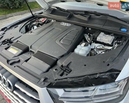 Білий Ауді Ку 7, об'ємом двигуна 2 л та пробігом 109 тис. км за 23900 $, фото 74 на Automoto.ua