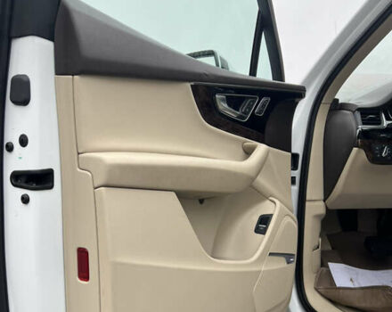 Белый Ауди Ку 7, объемом двигателя 3 л и пробегом 168 тыс. км за 25500 $, фото 4 на Automoto.ua